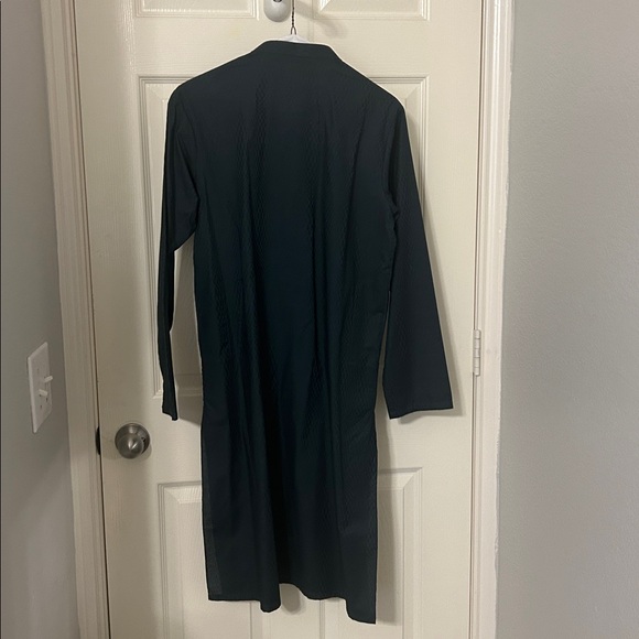 Green kurta kameez long top. Junaid jamshed brand. Traditional wear. 12-15 yrs - Picture 4 of 14